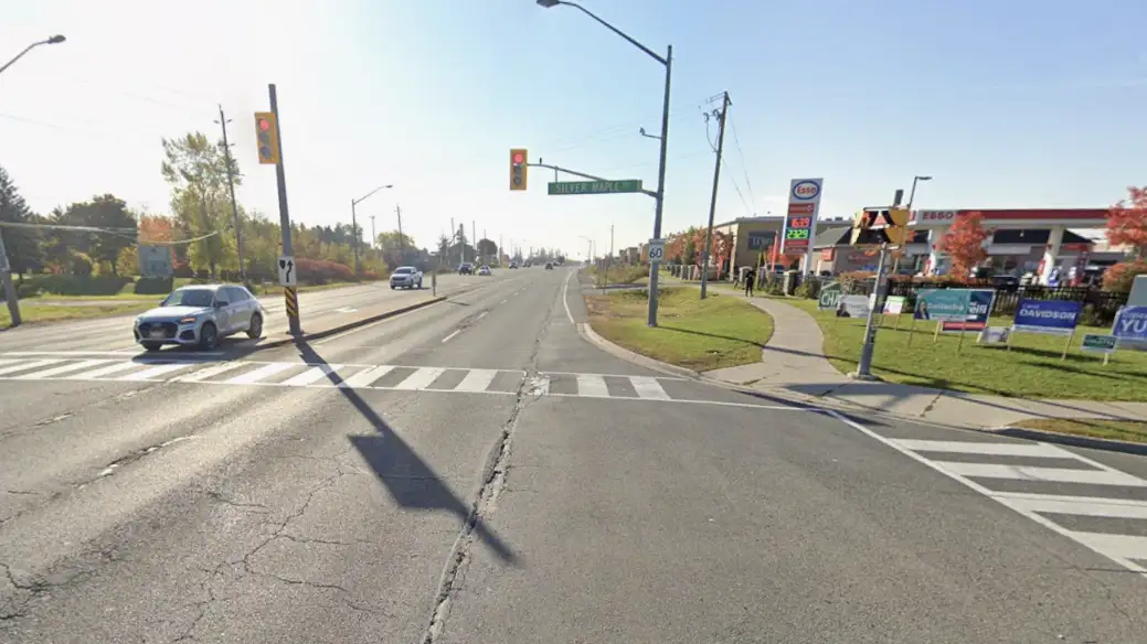 Sidewalk gap on Yonge Street in Oak Ridges remains unresolved